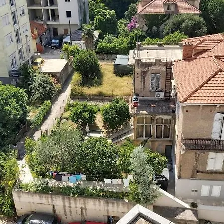 Farfalla Apartman *